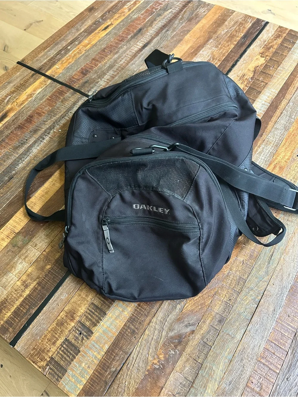 Oakley Vintage Black Duffel Bag with Shoulder Strap
